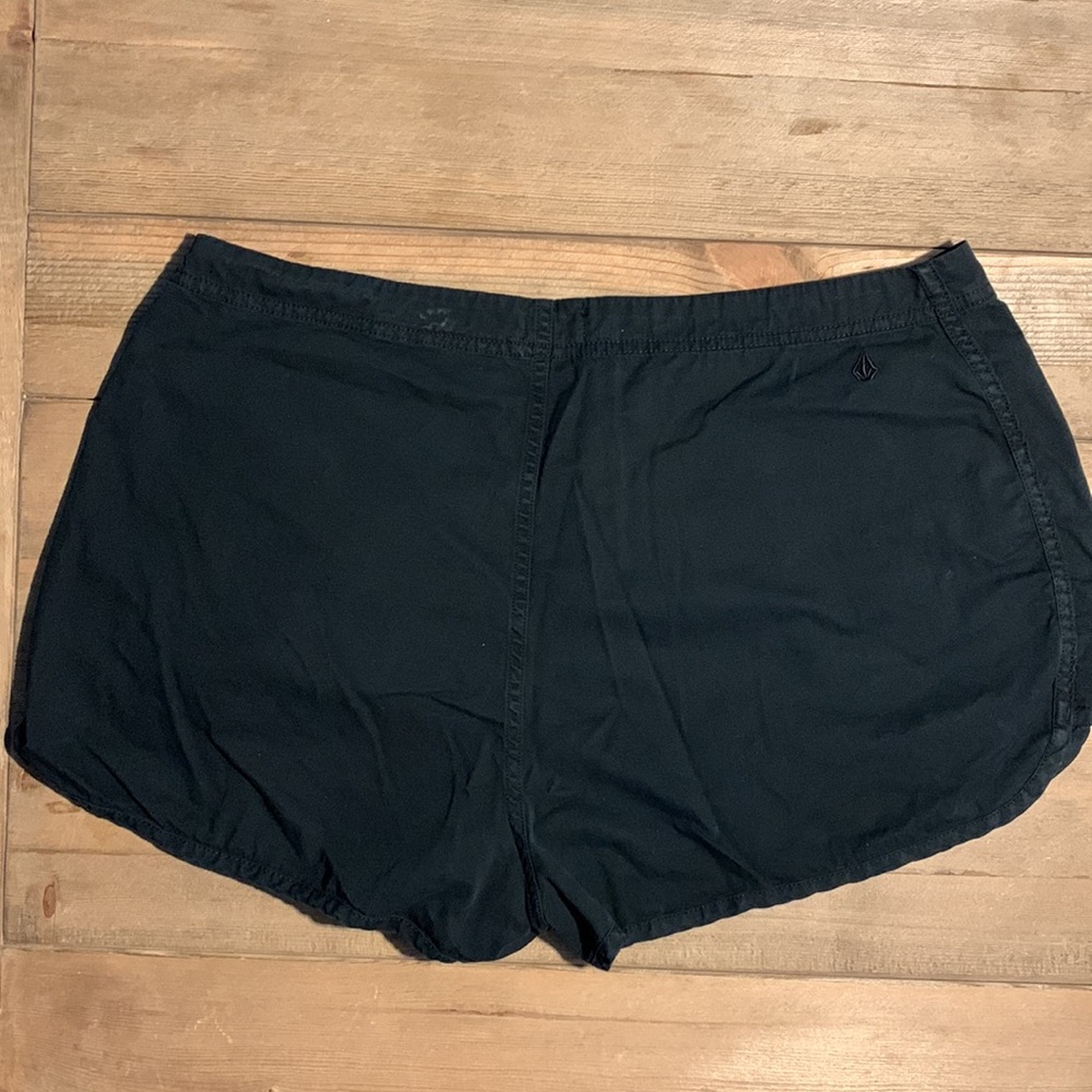 VOLCOM black shorts XL/16 - Picture 2 of 2